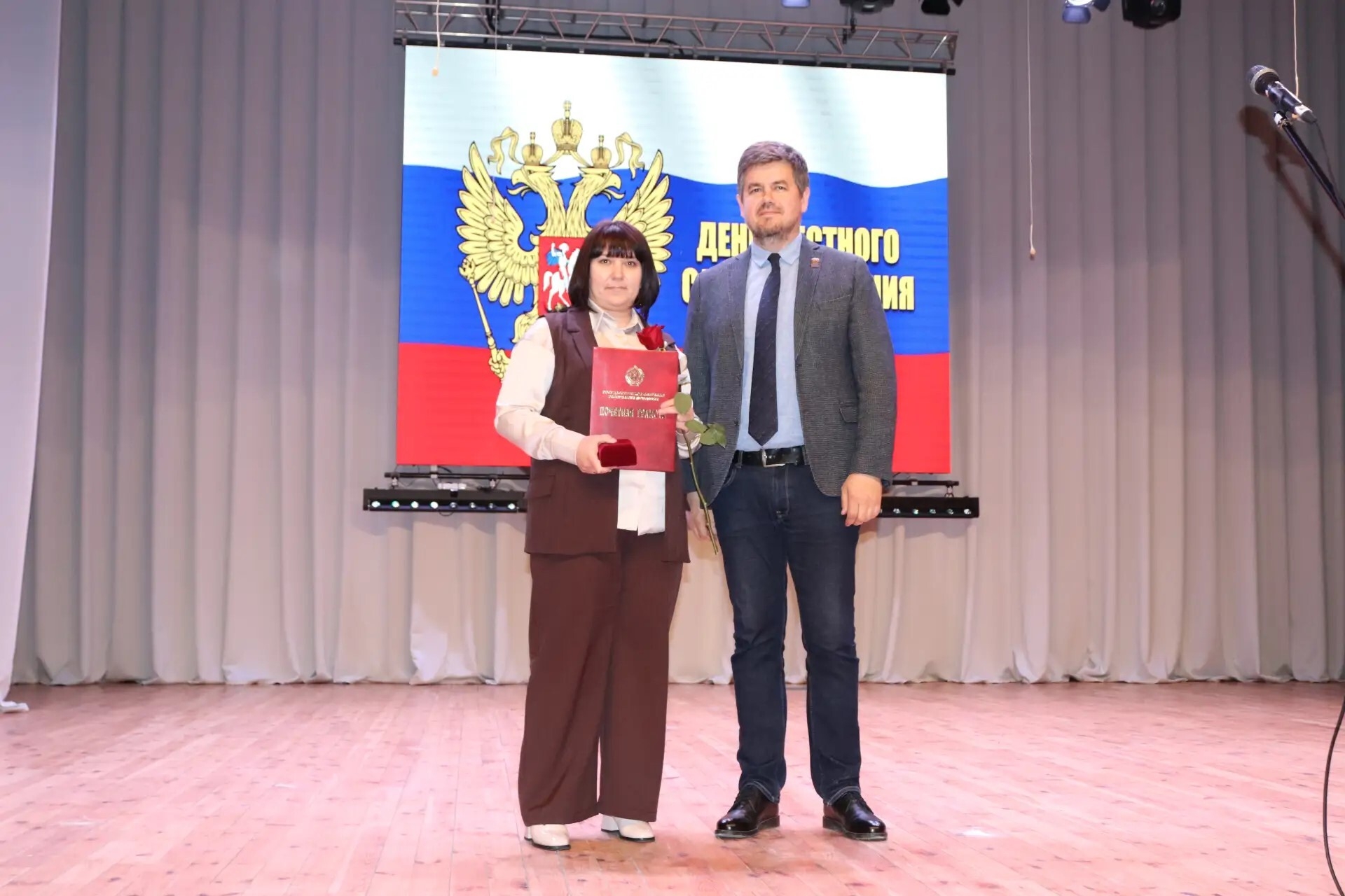 С праздником! Служить народу – нелегкий труд  и большая ответственность.